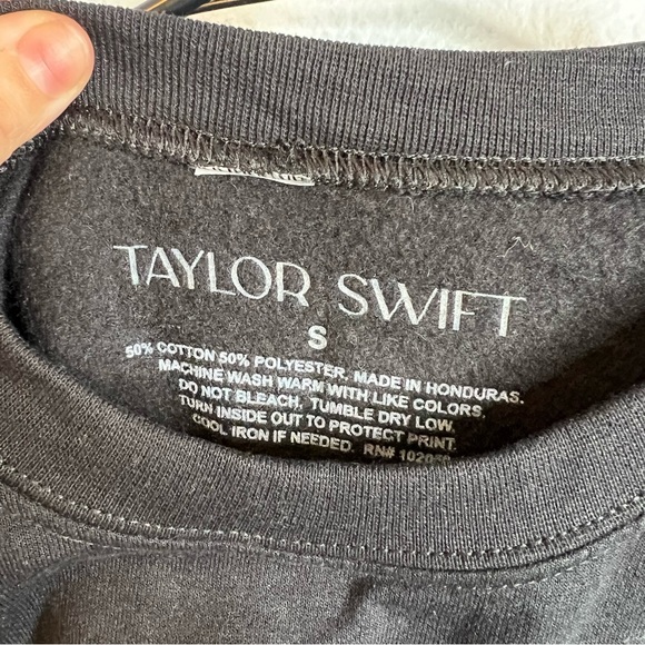 Taylor Swift Merch Fearless Taylor’s Version Sweatshirt Small - Picture 2 of 4